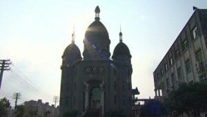 Christians in eastern China scramble to save symbol of their faith in CNN