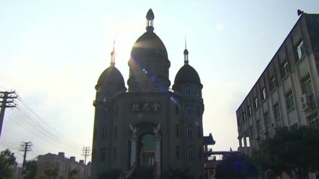 Christians in eastern China scramble to save symbol of their faith in CNN